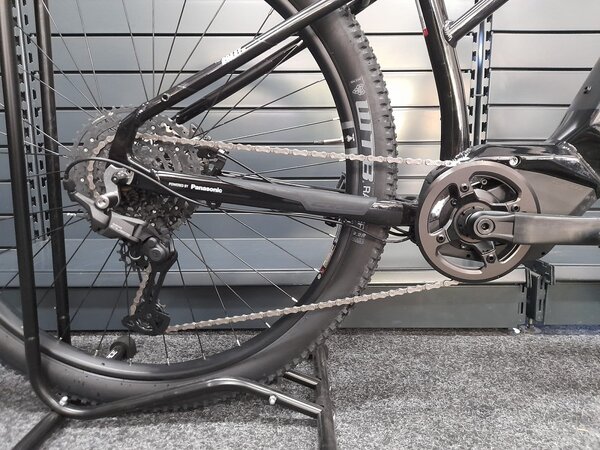 Testovaný elektrobicykel CTM Roxxy GX PRO Lesklá Čierna / Matná Čierna 2025 R037