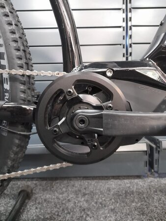 Testovaný elektrobicykel CTM Roxxy GX PRO Lesklá Čierna / Matná Čierna 2025 R037