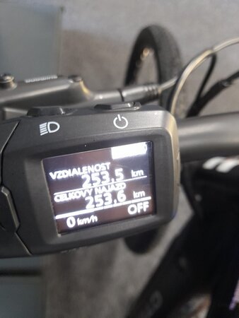 Testovaný elektrobicykel CTM Roxxy GX PRO Lesklá Čierna / Matná Čierna 2025 R037