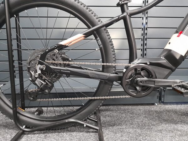 Testovaný elektrobicykel CTM Ruby GX Matná Čierna / Lesklá Staroružová 2025 R036