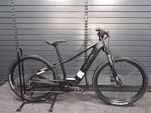 Testovaný elektrobicykel CTM Ruby GX Matná Čierna / Lesklá Staroružová 2025 R036