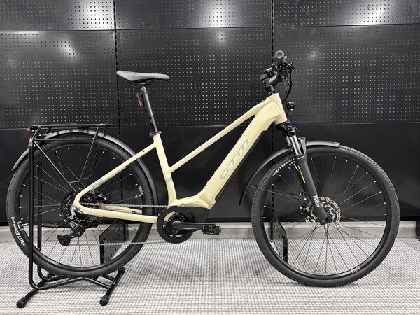 Testovaný elektrobicykel CTM Senze GX Lady Matná Svetlobéžová / Sivá 2025