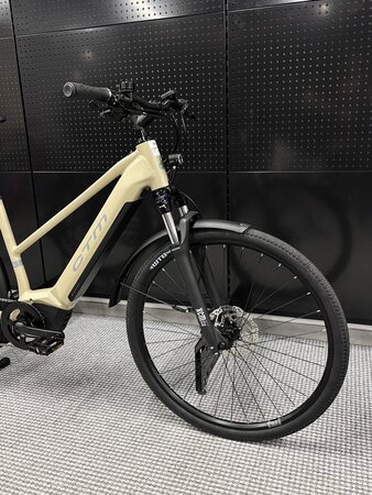 Testovaný elektrobicykel CTM Senze GX Lady Matná Svetlobéžová / Sivá 2025