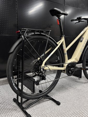 Testovaný elektrobicykel CTM Senze GX Lady Matná Svetlobéžová / Sivá 2025