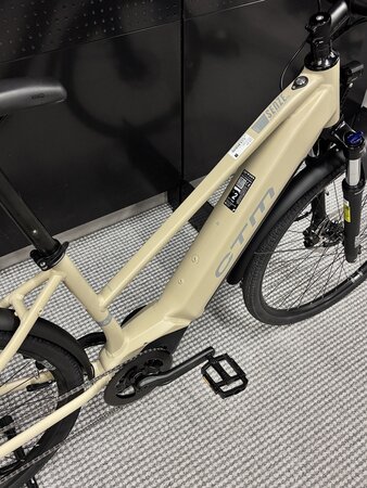 Testovaný elektrobicykel CTM Senze GX Lady Matná Svetlobéžová / Sivá 2025