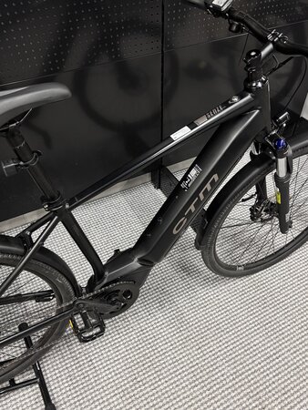 Testovaný elektrobicykel CTM Senze GX Man Matná Čierna / Sivá 2025