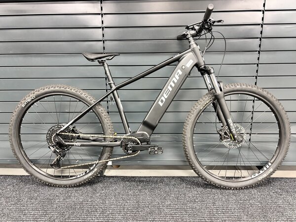 Testovaný elektrobicykel Dema Ergo 29' Light Black/Silver 2022