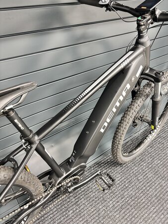 Testovaný elektrobicykel Dema Ergo 29' Light Black/Silver 2022