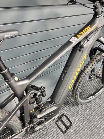 Testovaný elektrobicykel Ghost E-Riot AM Advanced Black/Dirty Orange 2022