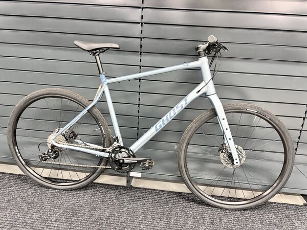 Testovaný bicykel Ghost Urban Asket AL Grey/Blue 2023