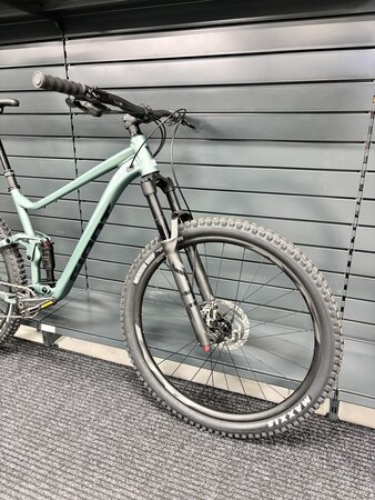 Testovaný bicykel Giant Stance 29 2 Misty Forest 2024