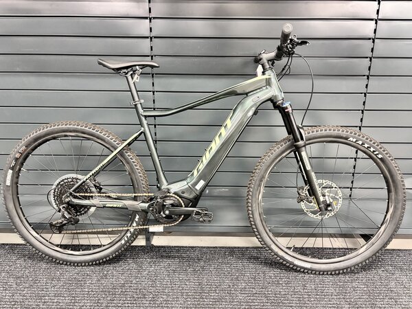 Testovaný elektrobicykel Giant Fathom E+ 1 Balsam Green 2021