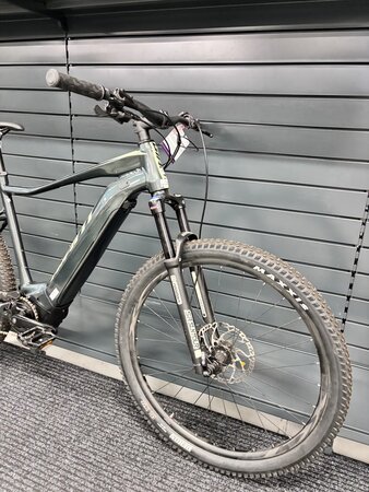 Testovaný elektrobicykel Giant Fathom E+ 1 Balsam Green 2021