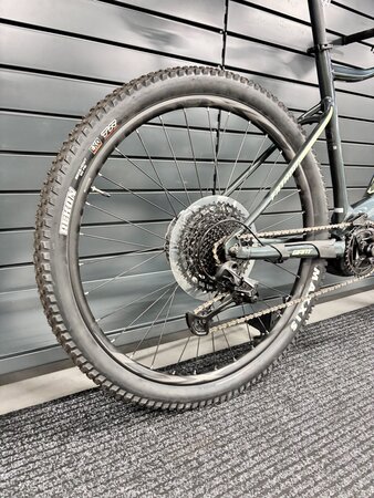 Testovaný elektrobicykel Giant Fathom E+ 1 Balsam Green 2021