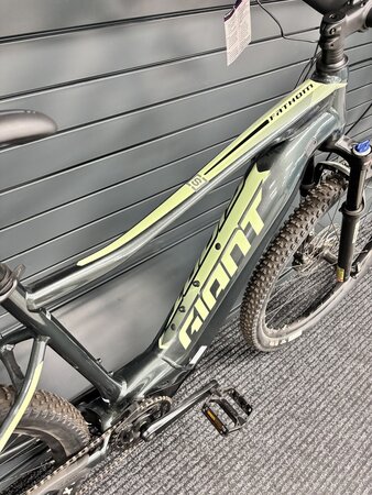 Testovaný elektrobicykel Giant Fathom E+ 1 Balsam Green 2021