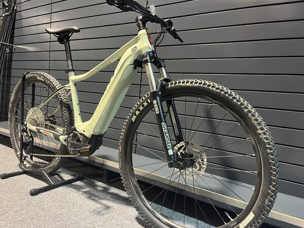 Testovaný Elektrobicykel Giant Fathom E+ 2 29er Desert Sage 2022