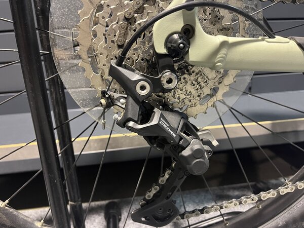 Testovaný Elektrobicykel Giant Fathom E+ 2 29er Desert Sage 2022