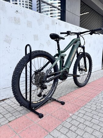 Testovaný elektrobicykel Haibike Alltrail 4 Matt Green/Metal Gold/Black 2023