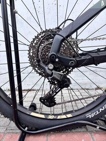 Testovaný elektrobicykel Haibike Alltrail 4 Matt Green/Metal Gold/Black 2023