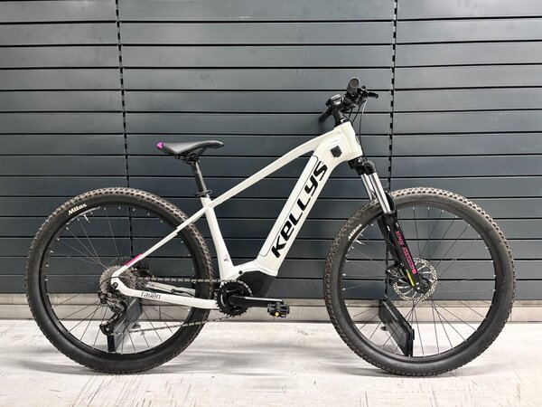 Testovaný elektrobicykel Kellys Tayen R10 P White