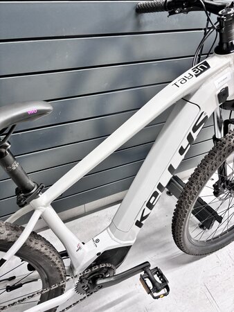 Testovaný elektrobicykel Kellys Tayen R10 P White