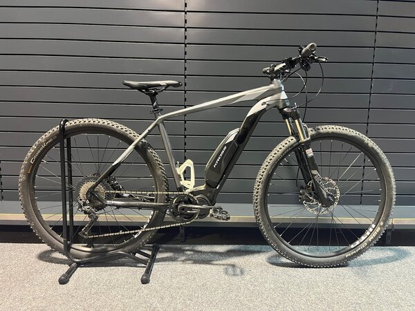 Testovaný Elektrobicykel Kross Level Boost SE 2.0 šedá/čierna lesklá 2021 R12