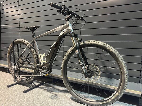 Testovaný Elektrobicykel Kross Level Boost SE 2.0 šedá/čierna lesklá 2021 R12