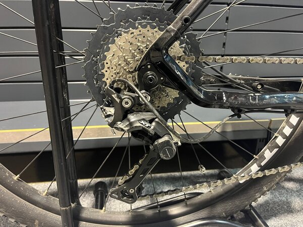 Testovaný Elektrobicykel Kross Level Boost SE 2.0 šedá/čierna lesklá 2021 R12