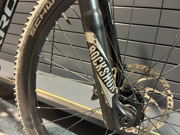 Testovaný Elektrobicykel Kross Level Boost SE 2.0 šedá/čierna lesklá 2021 R12