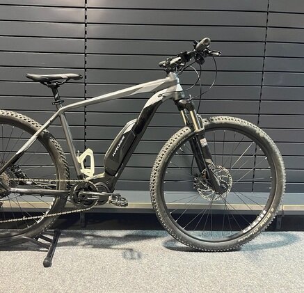 Testovaný Elektrobicykel Kross Level Boost SE 2.0 šedá/čierna lesklá 2021 R12