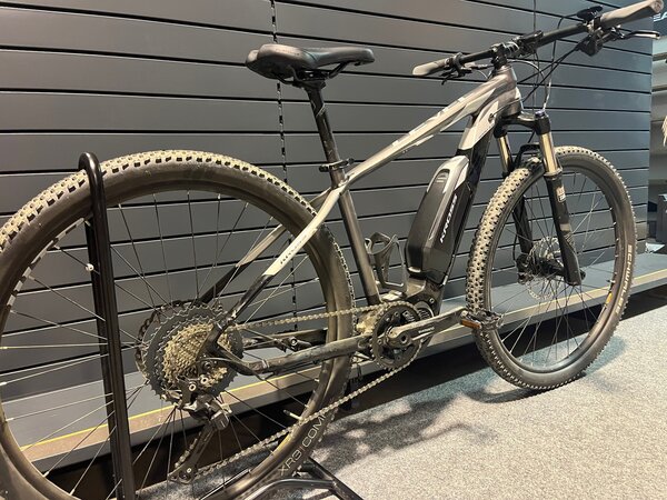 Testovaný elektrobicykel Kross Level Boost SE 2.0 šedá/čierna lesklá 2021 R9