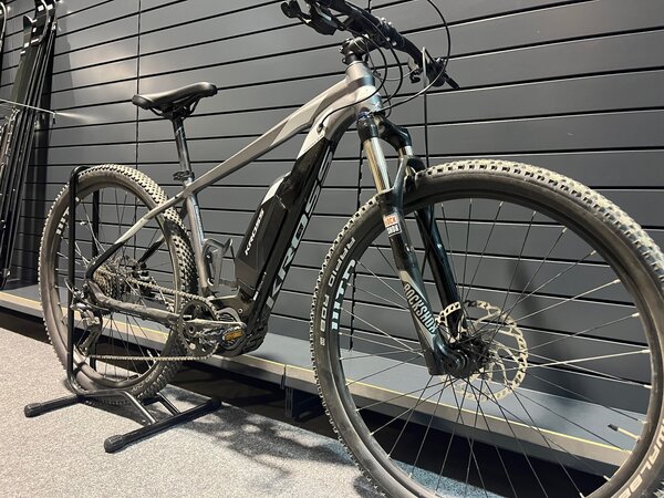 Testovaný elektrobicykel Kross Level Boost SE 2.0 šedá/čierna lesklá 2021 R9