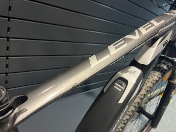 Testovaný elektrobicykel Kross Level Boost SE 2.0 šedá/čierna lesklá 2021 R9