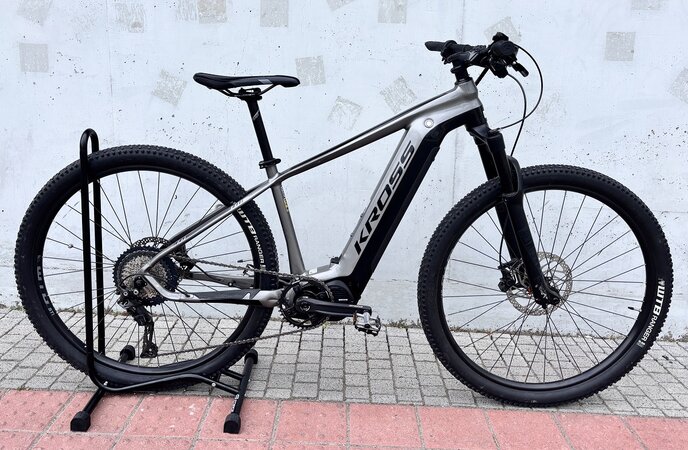Testovaný elektrobicykel Kross Level Boost 3.0 Black/Graphite 2021