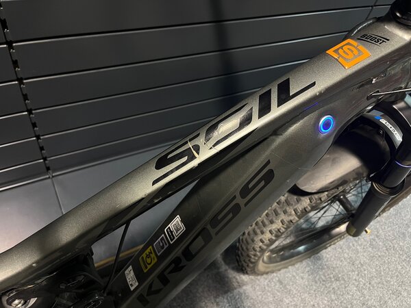 Testovaný Elektrobicykel Kross Soil Boost 1.0 500 Grey 2021