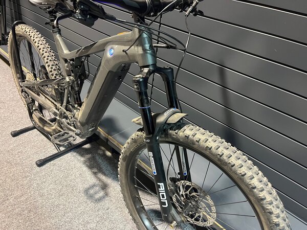 Testovaný Elektrobicykel Kross Soil Boost 1.0 500 Grey 2021