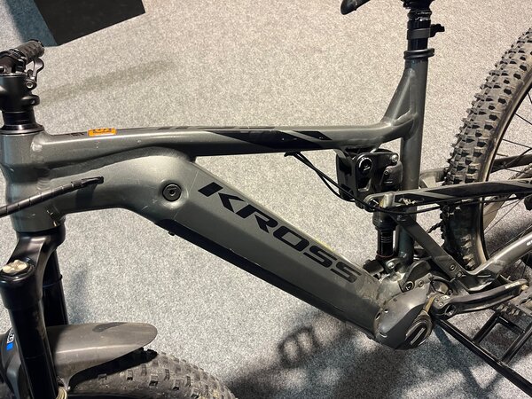 Testovaný Elektrobicykel Kross Soil Boost 1.0 500 Grey 2021