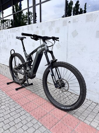 Testovaný elektrobicykel Kross Soil Boost 1.0 Graphite/Black Glossy 2021 B10