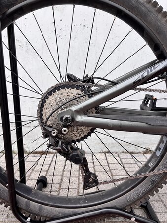 Testovaný elektrobicykel Kross Soil Boost 1.0 Graphite/Black Glossy 2021 B10