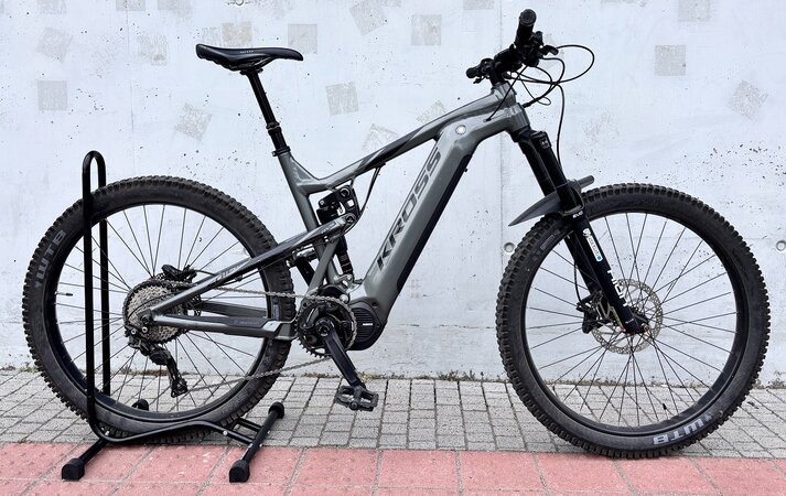 Testovaný elektrobicykel Kross Soil Boost 1.0 Graphite/Black Glossy 2021 B10
