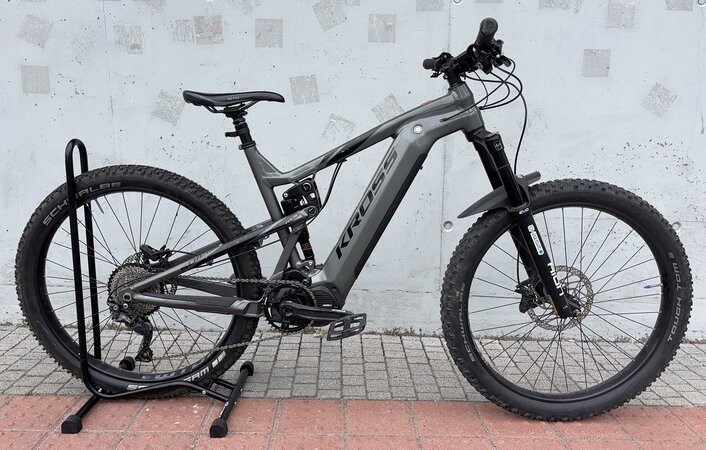 Testovaný elektrobicykel Kross Soil Boost 1.0 Graphite/Black Glossy 2021 B11