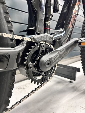 Testovaný elektrobicykel Trek Fuel EXe 9.8 GX AXS Deep Smoke 2023