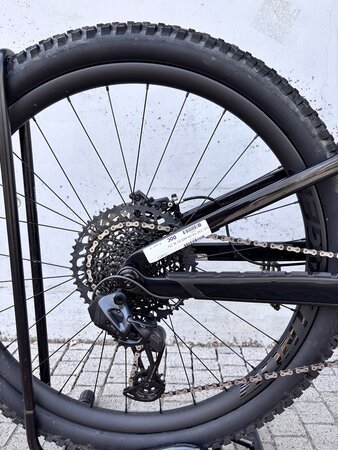 Testovaný elektrobicykel Trek Fuel EXe 9.8 GX AXS Deep Smoke 2023 R019