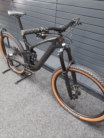 Testovaný elektrobicykel Trek Fuel EXe 9.7 Deep Smoke EB-KH-10