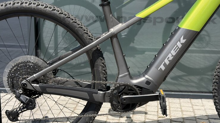 Testovaný elektrobicykel Trek Powerfly+ 4 Gen 5 Matte Mercury/Gloss Power Surge 2026 R044