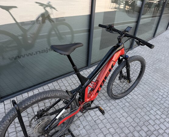 Testovaný elektrobicykel Trek Powerfly FS 4 Lava/ Trek Black R001