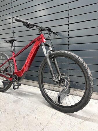Testovaný elektrobicykel Trek Marlin + 6 Crimson 2024