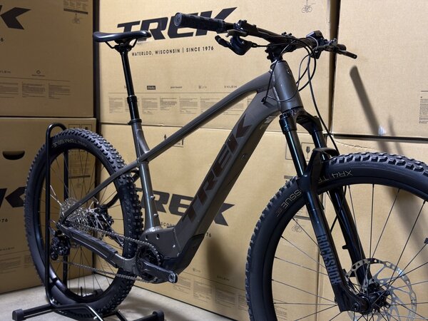 Testovaný elektrobicykel Trek Marlin+ 8 Mercury 2025