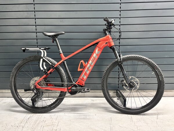 Testovaný elektrobicykel Trek Powerfly 5 Gen 4 Lava/Lithium Grey 2023