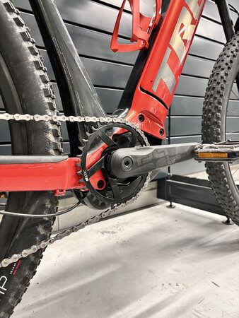 Testovaný elektrobicykel Trek Powerfly 5 Gen 4 Lava/Lithium Grey 2023